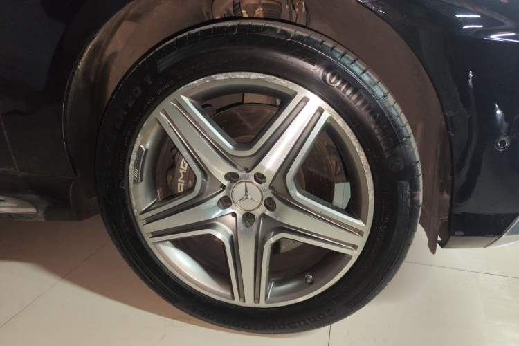 Used Mercedes-Benz M-Class AMG 2014 AMG ML 63 Right Front Wheel Hub