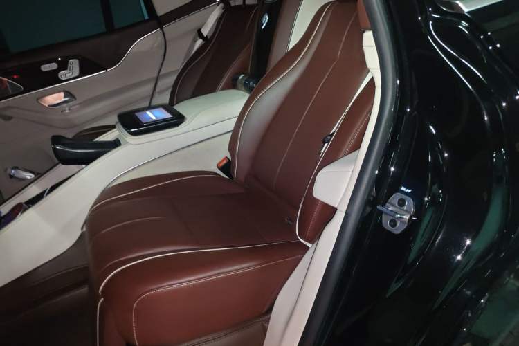 Used Mercedes-Benz Maybach GLS 2021 GLS 600 4MATIC Celebration Edition Left Rear Seat