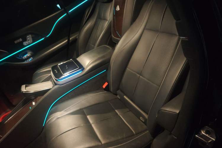 Used Mercedes-Benz Maybach GLS 2021 GLS 600 4MATIC Celebration Edition Left Rear Seat