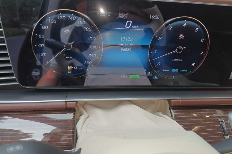 Used Mercedes-Benz Maybach GLS 2021 GLS 480 4MATIC Odometer Close Up