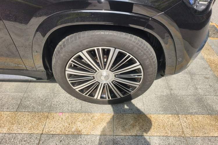 Used Mercedes-Benz Maybach GLS 2021 GLS 480 4MATIC Right Front Wheel Hub