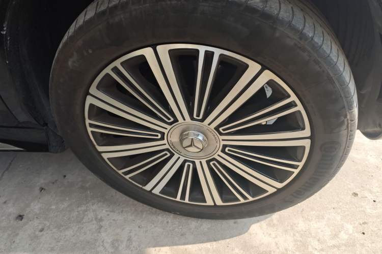 Used Mercedes-Benz Maybach GLS 2021 GLS 480 4MATIC Right Front Wheel Hub