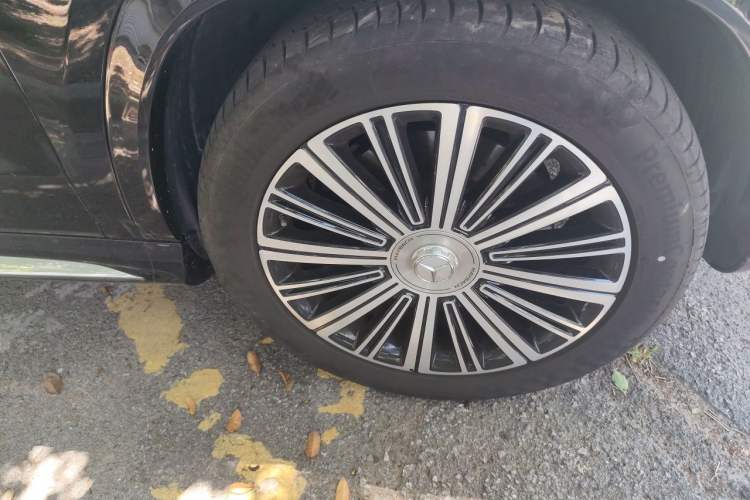 Used Mercedes-Benz Maybach GLS 2021 GLS 480 4MATIC Right Front Wheel Hub