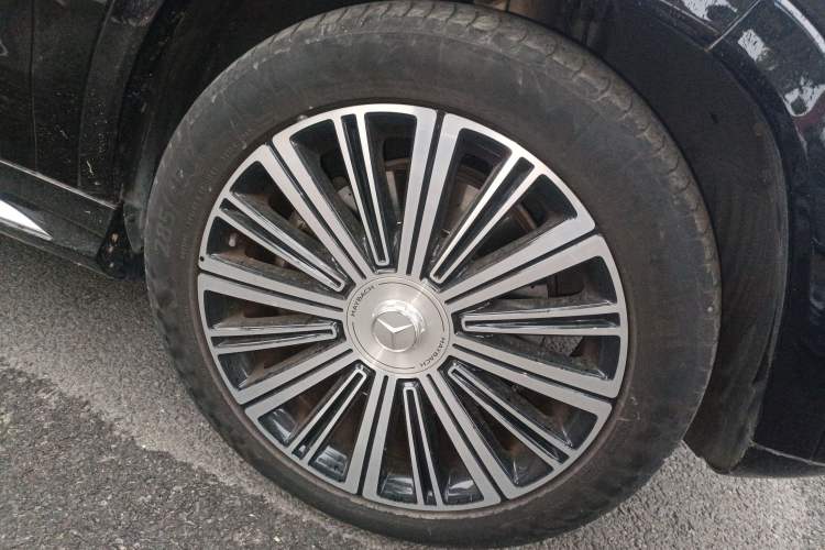 Used Mercedes-Benz Maybach GLS 2021 GLS 600 4MATIC Celebration Edition Right Front Wheel Hub