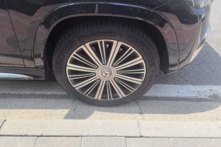 Used Mercedes-Benz Maybach GLS 2021 GLS 480 4MATIC Right Front Wheel Hub