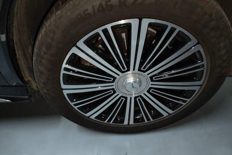 Used Mercedes-Benz Maybach GLS 2021 GLS 480 4MATIC Right Front Wheel Hub