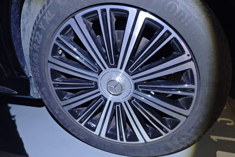 Used Mercedes-Benz Maybach GLS 2021 GLS 480 4MATIC Right Front Wheel Hub