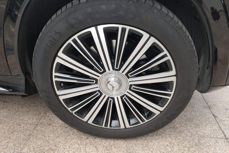 Used Mercedes-Benz Maybach GLS 2021 GLS 480 4MATIC Right Front Wheel Hub