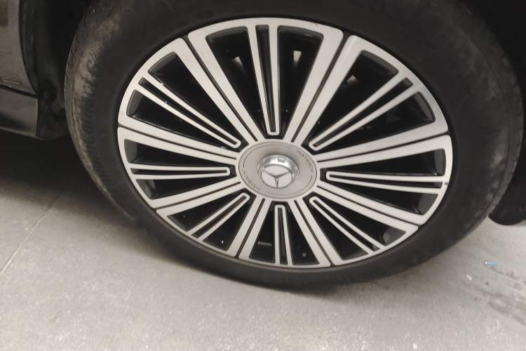 Used Mercedes-Benz Maybach GLS 2021 GLS 480 4MATIC Right Front Wheel Hub