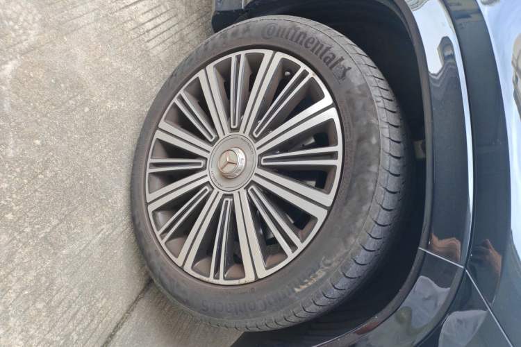 Used Mercedes-Benz Maybach GLS 2021 GLS 480 4MATIC Right Front Wheel Hub