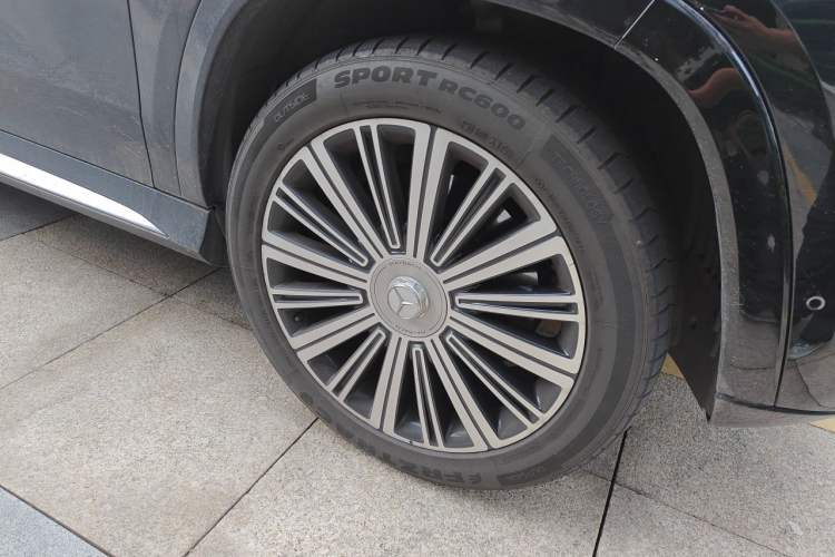 Used Mercedes-Benz Maybach GLS 2021 GLS 480 4MATIC Right Front Wheel Hub