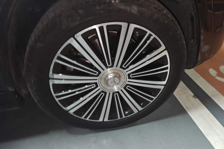 Used Mercedes-Benz Maybach GLS 2021 GLS 480 4MATIC Right Front Wheel Hub