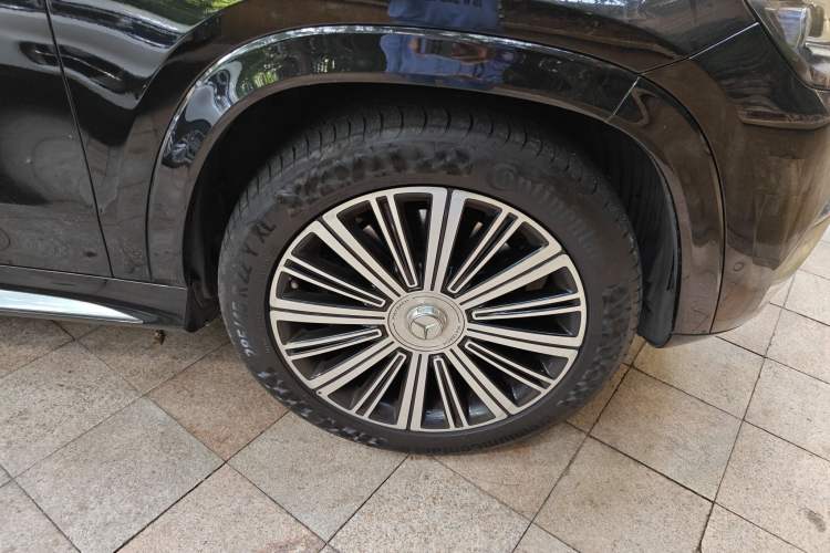 Used Mercedes-Benz Maybach GLS 2021 GLS 480 4MATIC Right Front Wheel Hub