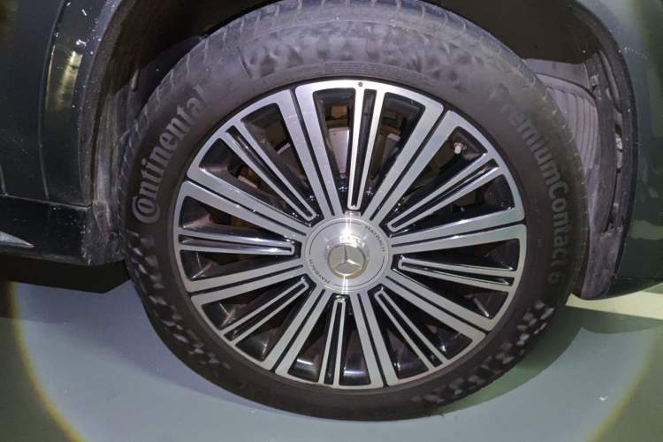 Used Mercedes-Benz Maybach GLS 2021 GLS 600 4MATIC Celebration Edition Right Front Wheel Hub