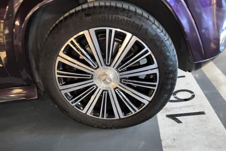 Used Mercedes-Benz Maybach GLS 2021 GLS 480 4MATIC Right Front Wheel Hub