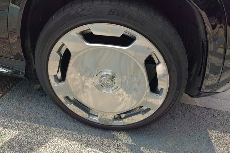 Used Mercedes-Benz Maybach GLS 2021 GLS 480 4MATIC Right Front Wheel Hub