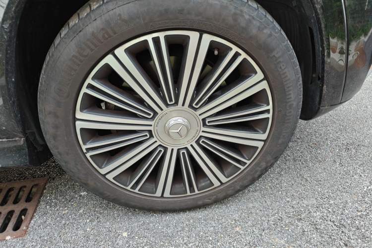 Used Mercedes-Benz Maybach GLS 2022 GLS 480 4MATIC Right Front Wheel Hub