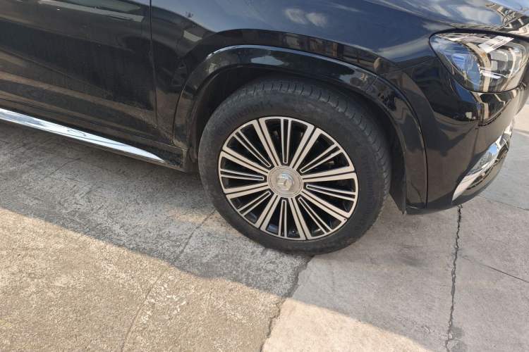 Used Mercedes-Benz Maybach GLS 2022 GLS 480 4MATIC Right Front Wheel Hub