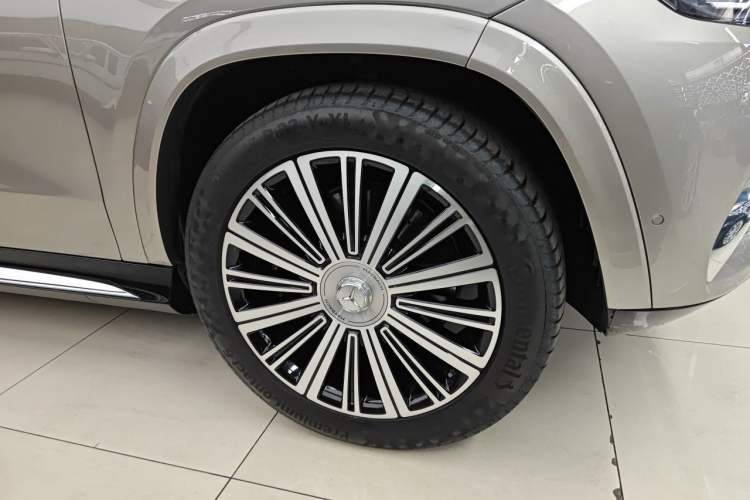 Used Mercedes-Benz Maybach GLS 2022 GLS 480 4MATIC Right Front Wheel Hub