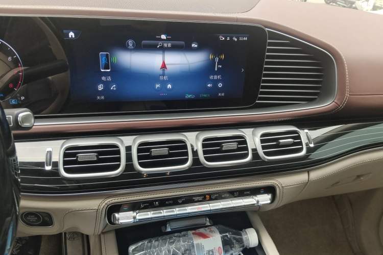 Used Mercedes-Benz Maybach GLS 2025 GLS 480 4MATIC Audio And AC Panel