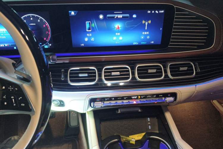 Used Mercedes-Benz Maybach GLS 2025 GLS 480 4MATIC Audio And AC Panel