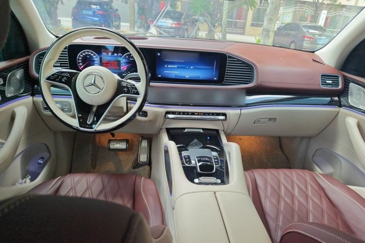 Used Mercedes-Benz Maybach GLS 2025 GLS 480 4MATIC Center Console