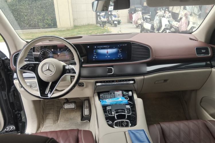 Used Mercedes-Benz Maybach GLS 2025 GLS 480 4MATIC Center Console