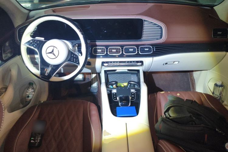 Used Mercedes-Benz Maybach GLS 2025 GLS 480 4MATIC Center Console