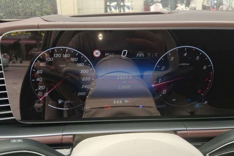 Used Mercedes-Benz Maybach GLS 2025 GLS 480 4MATIC Odometer Close Up