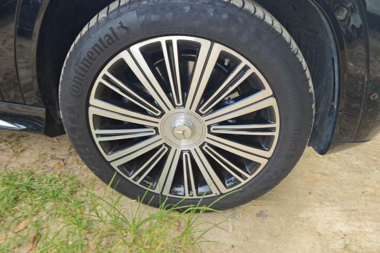 Used Mercedes-Benz Maybach GLS 2025 GLS 480 4MATIC Right Front Wheel Hub