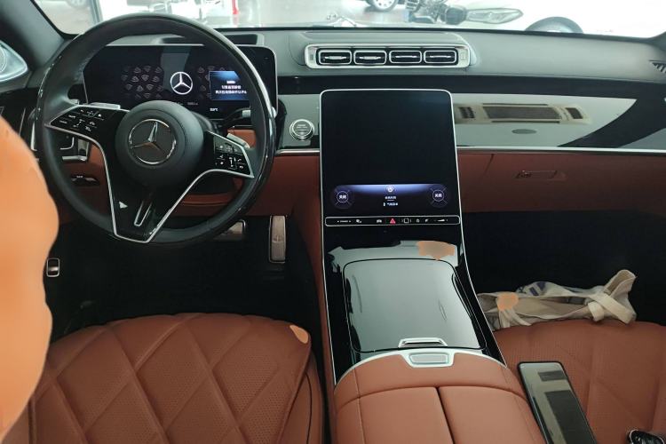 Used Mercedes-Benz Maybach S-Class 2025-Year Restyled S 480 4MATIC Center Console