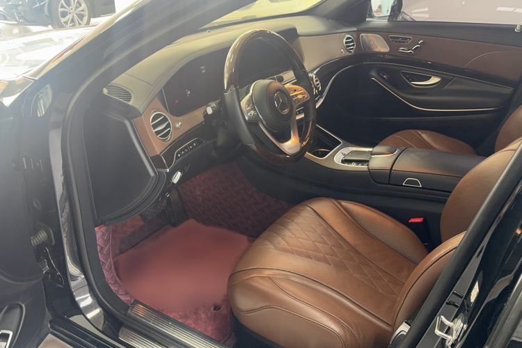 Used Mercedes-Benz Maybach S-Class 2019 S 560 4MATIC Interior 1