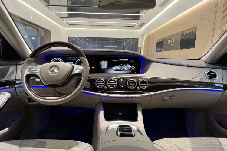 Used Mercedes-Benz Maybach S-Class 2015 S 400 4MATIC Audio And AC Panel