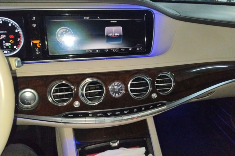 Used Mercedes-Benz Maybach S-Class 2015 S 400 4MATIC Audio And AC Panel