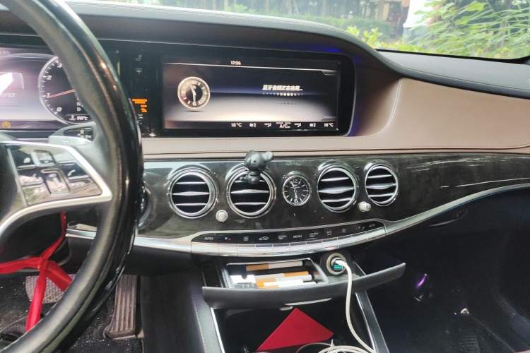 Used Mercedes-Benz Maybach S-Class 2015 S 400 4MATIC Audio And AC Panel