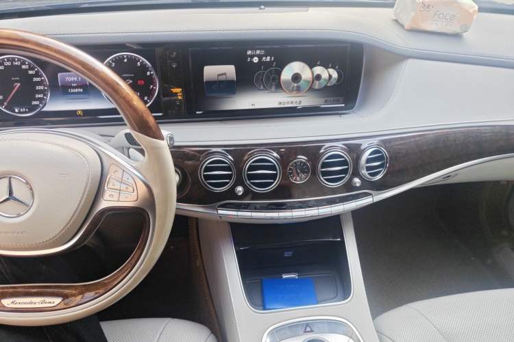 Used Mercedes-Benz Maybach S-Class 2015 S 400 4MATIC Audio And AC Panel