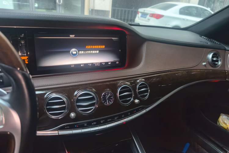Used Mercedes-Benz Maybach S-Class 2015 S 400 4MATIC Audio And AC Panel