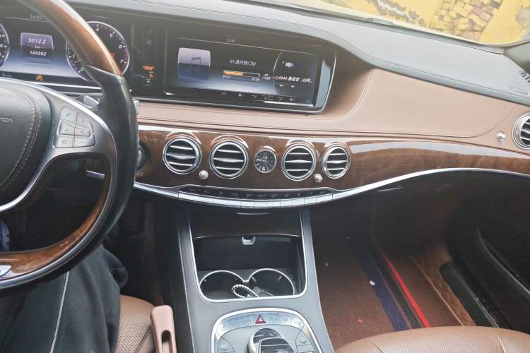 Used Mercedes-Benz Maybach S-Class 2015 S 400 4MATIC Audio And AC Panel