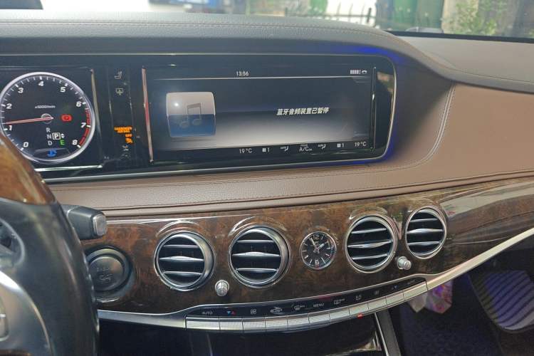 Used Mercedes-Benz Maybach S-Class 2015 S 400 4MATIC Audio And AC Panel