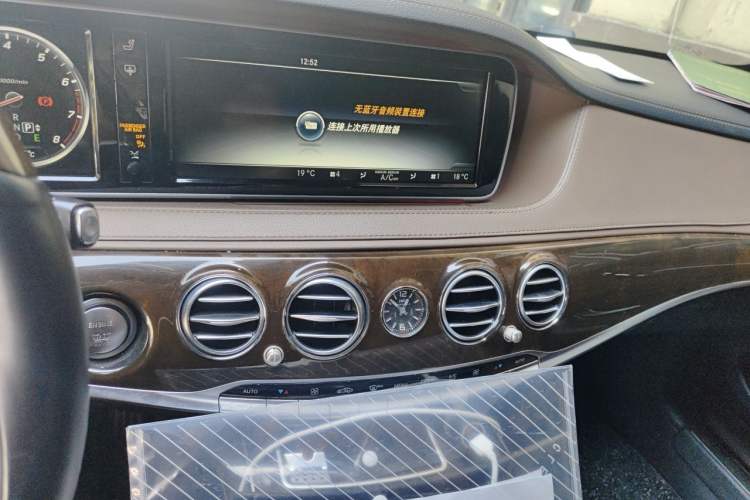 Used Mercedes-Benz Maybach S-Class 2015 S 400 4MATIC Audio And AC Panel