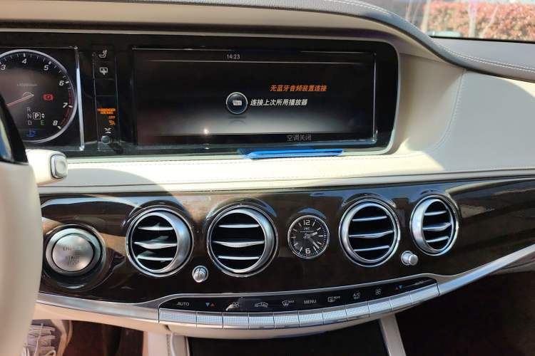 Used Mercedes-Benz Maybach S-Class 2015 S 400 4MATIC Audio And AC Panel