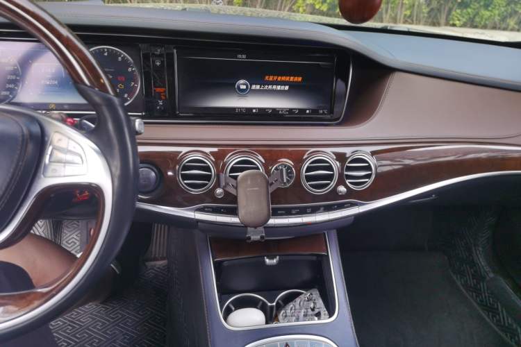 Used Mercedes-Benz Maybach S-Class 2015 S 500 4MATIC Audio And AC Panel