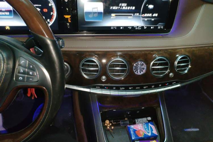 Used Mercedes-Benz Maybach S-Class 2015 S 400 4MATIC Audio And AC Panel