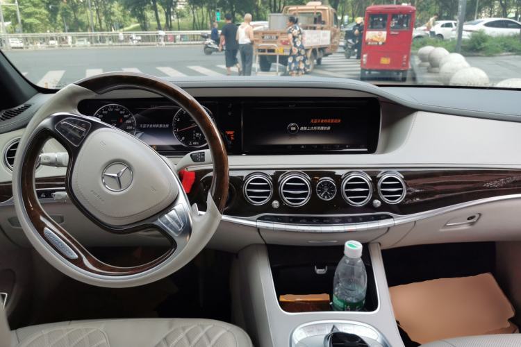 Used Mercedes-Benz Maybach S-Class 2015 S 400 4MATIC Center Console