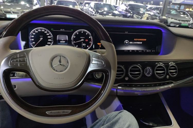 Used Mercedes-Benz Maybach S-Class 2015 S 400 4MATIC Center Console
