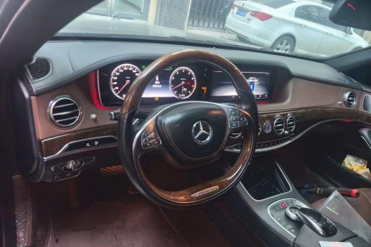 Used Mercedes-Benz Maybach S-Class 2015 S 400 4MATIC Center Console