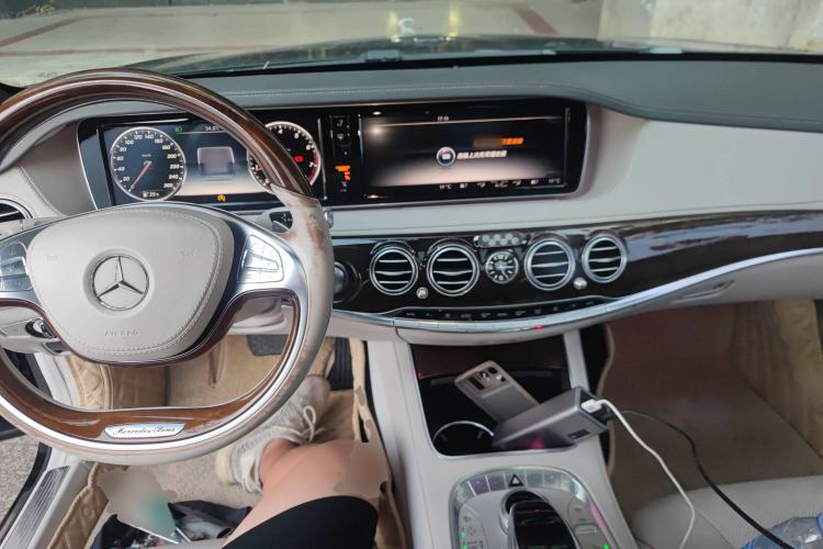 Used Mercedes-Benz Maybach S-Class 2015 S 400 4MATIC Center Console