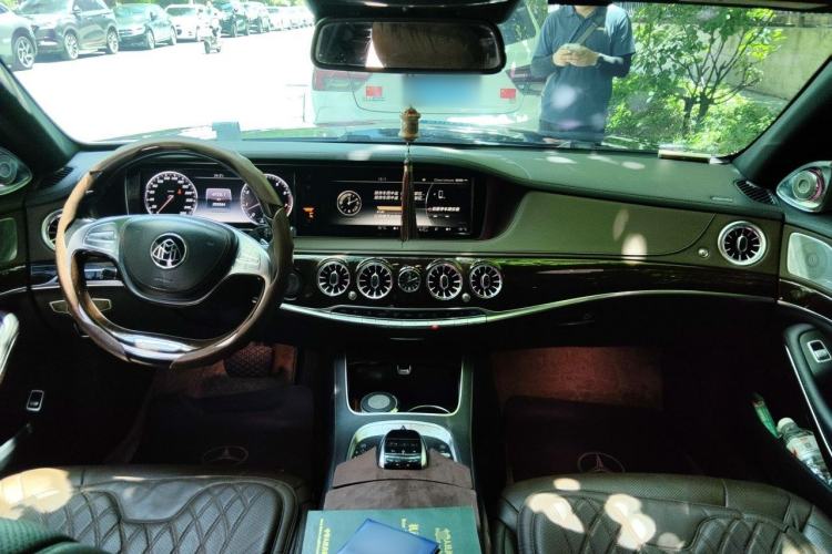 Used Mercedes-Benz Maybach S-Class 2015 S 400 4MATIC Center Console