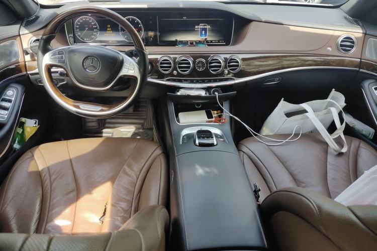 Used Mercedes-Benz Maybach S-Class 2015 S 400 4MATIC Center Console