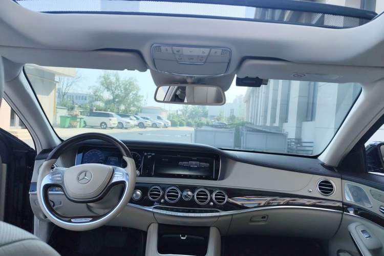 Used Mercedes-Benz Maybach S-Class 2015 S 400 4MATIC Center Console